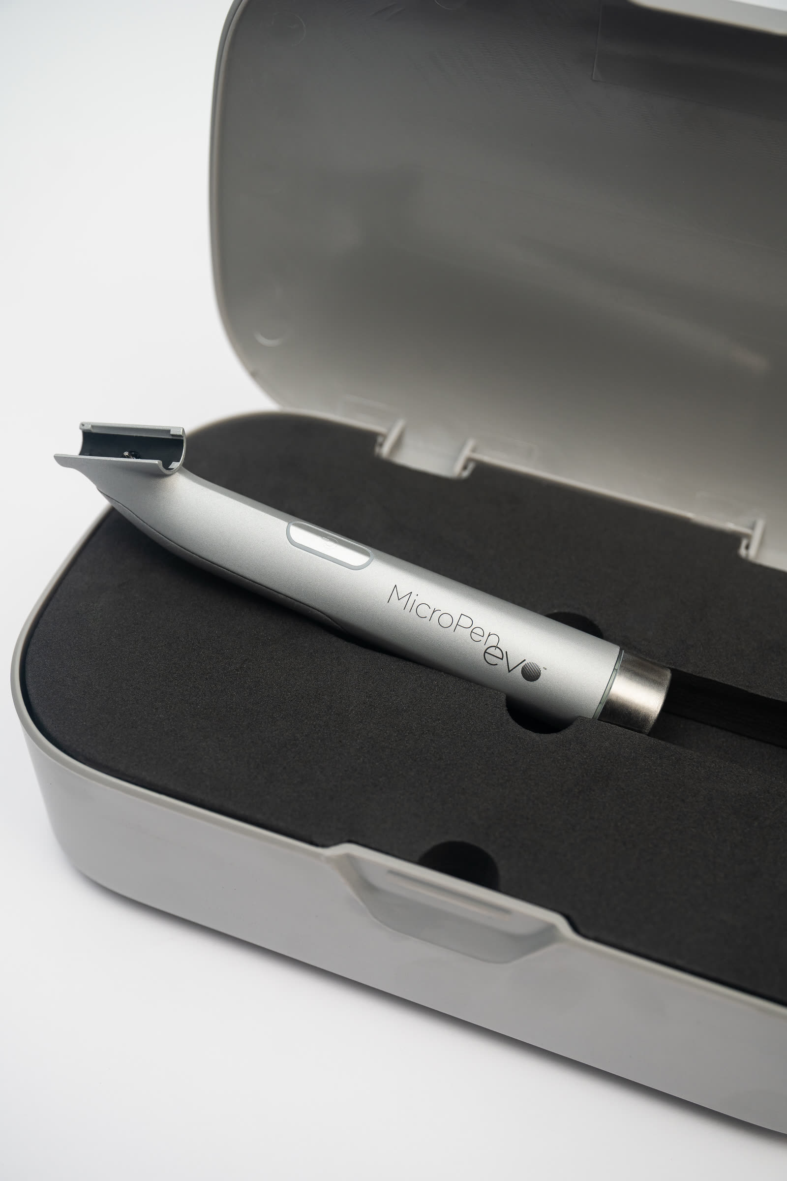 MicroPen EVO in carry case